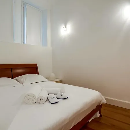 Luckey Homes - Avenue De La Reine Victoria Apartment